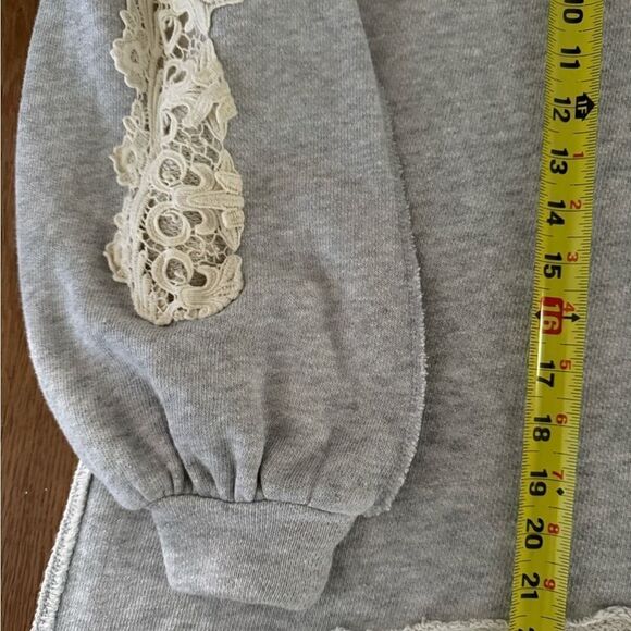 Free People gray 1/4 zip cropped boho sweatshirt  with lace applique detail S - Picture 7 of 13